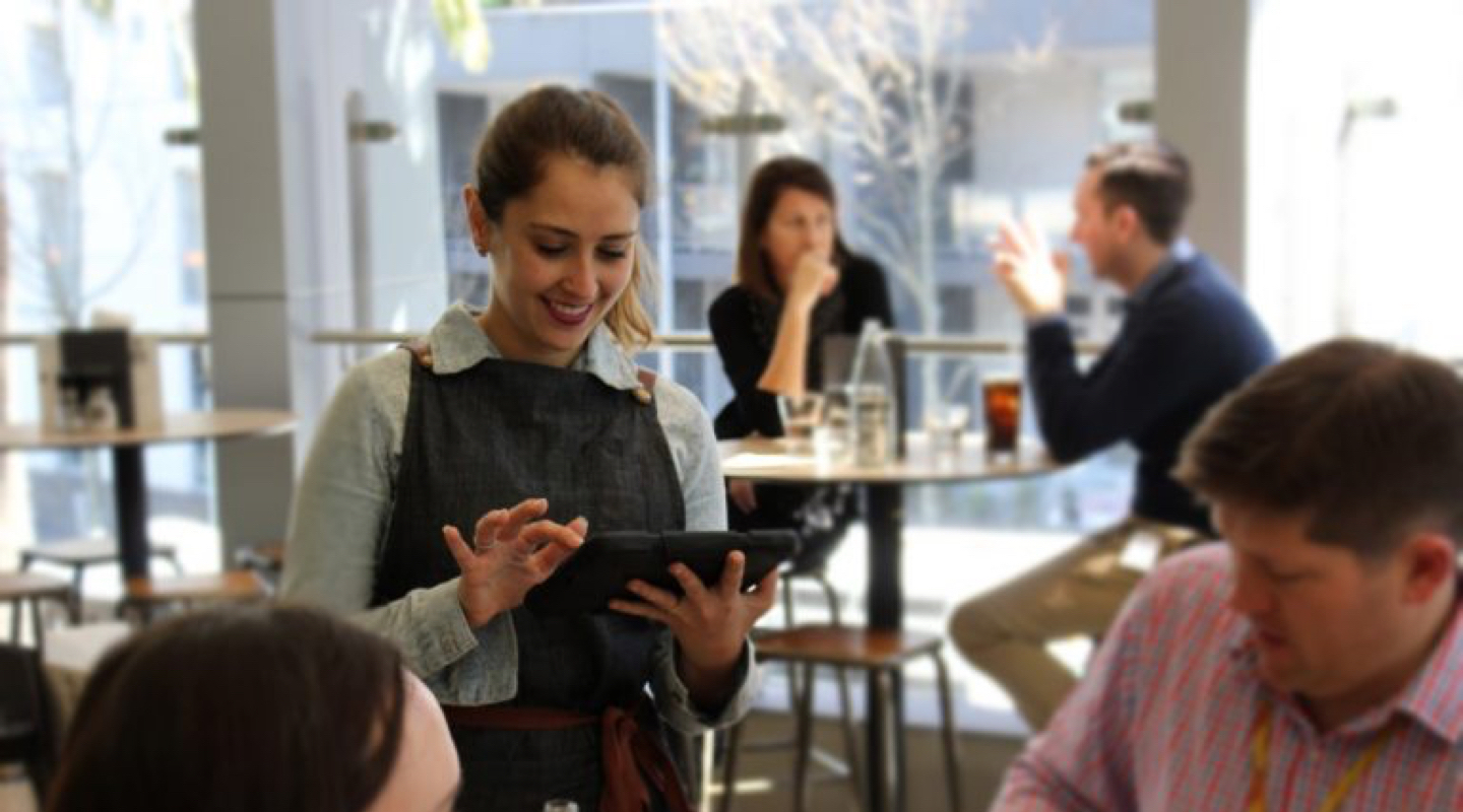 How to Provide a Luxury Customer Service Experience at Your Restaurant